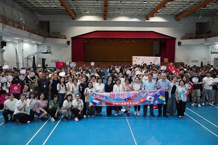 [Jun 19th 2026] The Fragrance of Zongzi Fills the Campus:  CHU Warms International Students' Hearts Through Cultural ExchangeImage