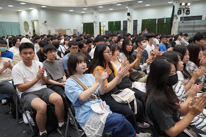 [Sep 17th 2025] Fluorescent Party Welcomes New Students! President Victor Liu Encourages Freshmen with Three Elements of Success.Image